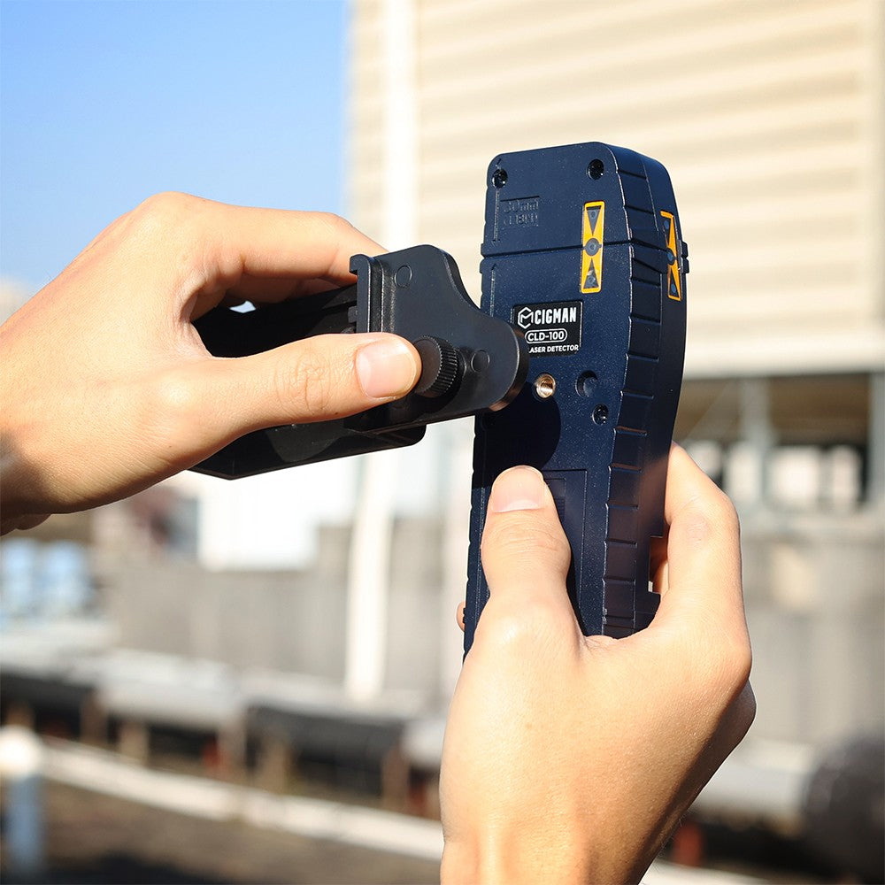CIGMAN CLD-100 Laser Receiver, 3 Side Indicator Lights, 50M/164ft Working Distance, 10min Auto Shut-off, Suits for Red & Green Beam, Adjustable Beeper, with Rod Clamp and 9V Battery
