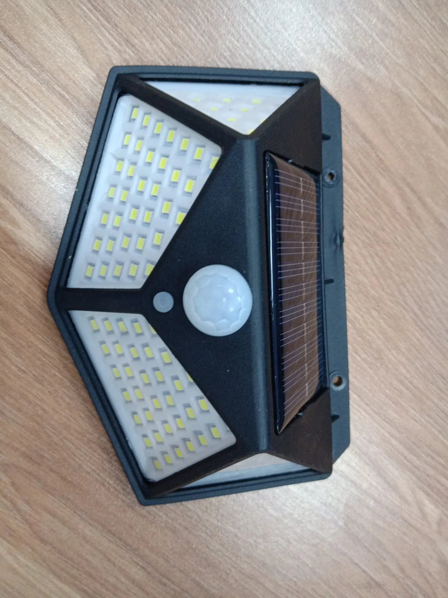 Lámpara solar multifuncional para decoración de jardín al aire libre, luz LED solar, foco impermeable alimentado por luz solar con sensor de movimiento.