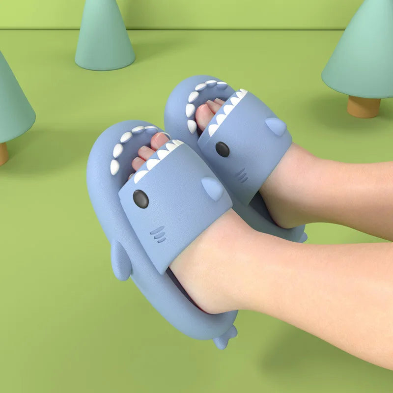 Pantuflas para niños, suela suave, con diseño de tiburón de dibujos animados, para mujer y hombre, para interior y exterior, de EVA, antideslizantes, para niños, sandalias.