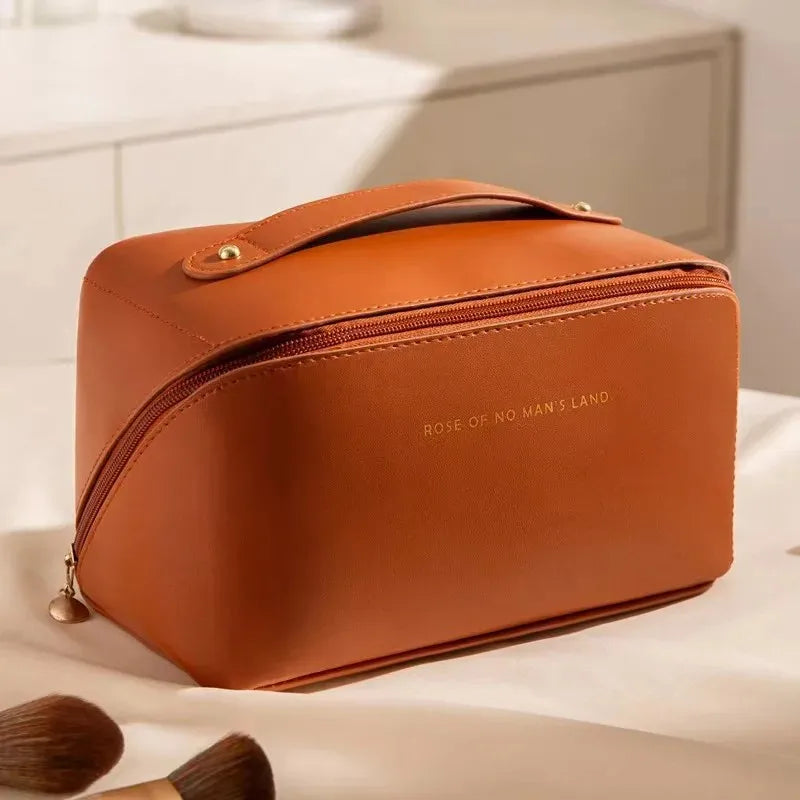 Bolsa de maquillaje de viaje portátil, impermeable, con almohada de cuero PU para mujer, bolsa de maquillaje de mano para que las mujeres la lleven.