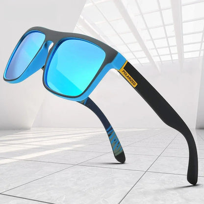 Un par de gafas polarizadas vintage de moda, gafas de lujo retro para conducir y pescar, gafas antideslumbrantes.