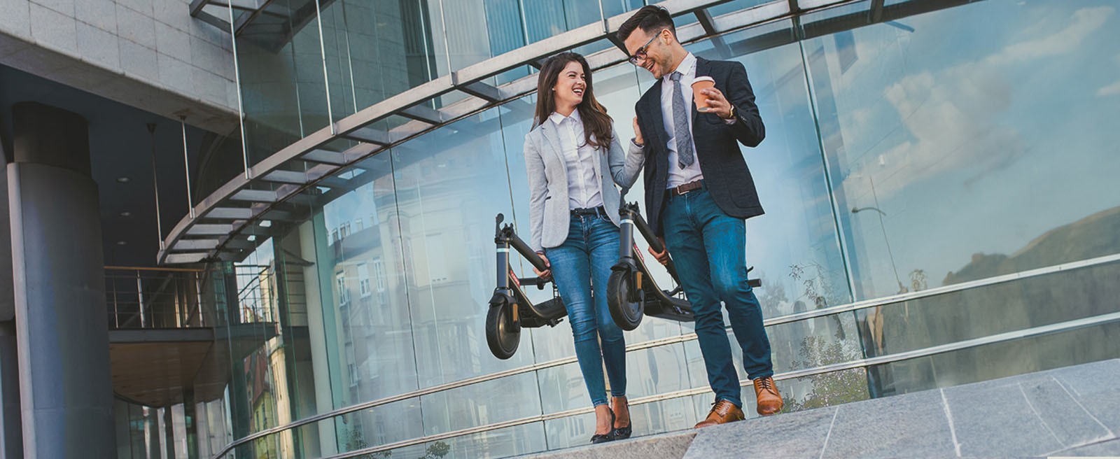 Atomi E20 Electric Scooter 8.5 inch Air Tire 250W Motor (Max Output 500W) 36V 7.5Ah Battery 30km Range Dual Brake 120kg